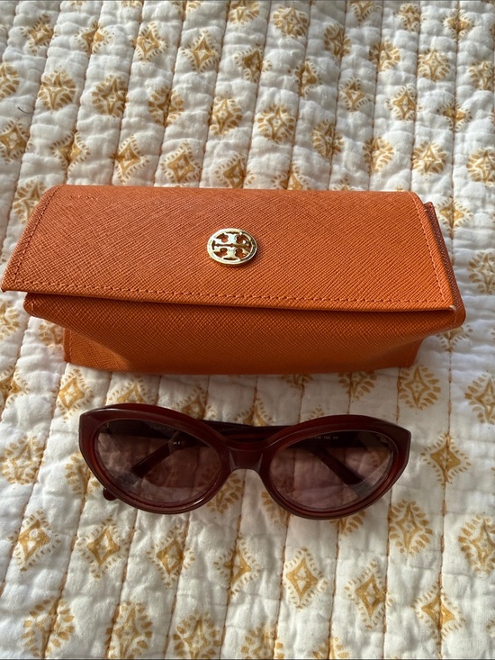 Tory Burch Accessories - Tory Burch TY 7040 sunglasses with case